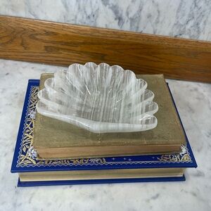 Vintage Hand Carved Onyx Clam/ Shell Dish